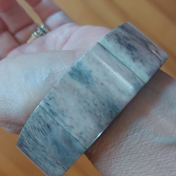 Gorgeous Chunky Bangle Stone-like Grey Textured Marble - Picture 5 of 6